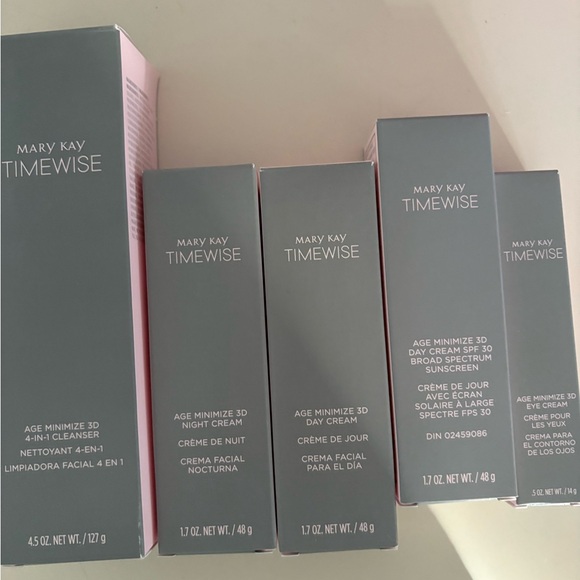 Mary Kay TimeWise Skincare Set - Pink and Gray - Picture 2 of 11